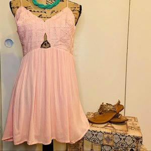 Lulu’s peachy pink dress